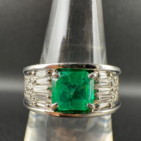 Holiday Sale Natural Earth Mined Emerald & Dia Ring Band, Plat., 11.14g, 5.75 - Picture 8 of 16